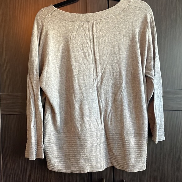 Cyrus Gray light weight sweater - Picture 4 of 6